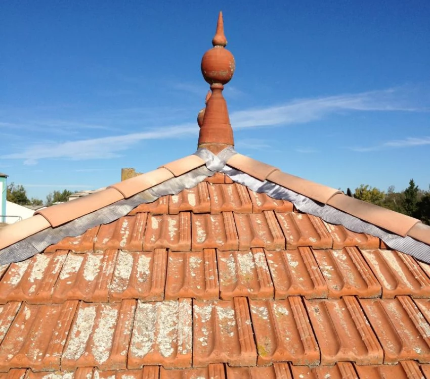 Artisan pour rénovation de toiture en tuiles plates sur L'Isle sur La Sorgue