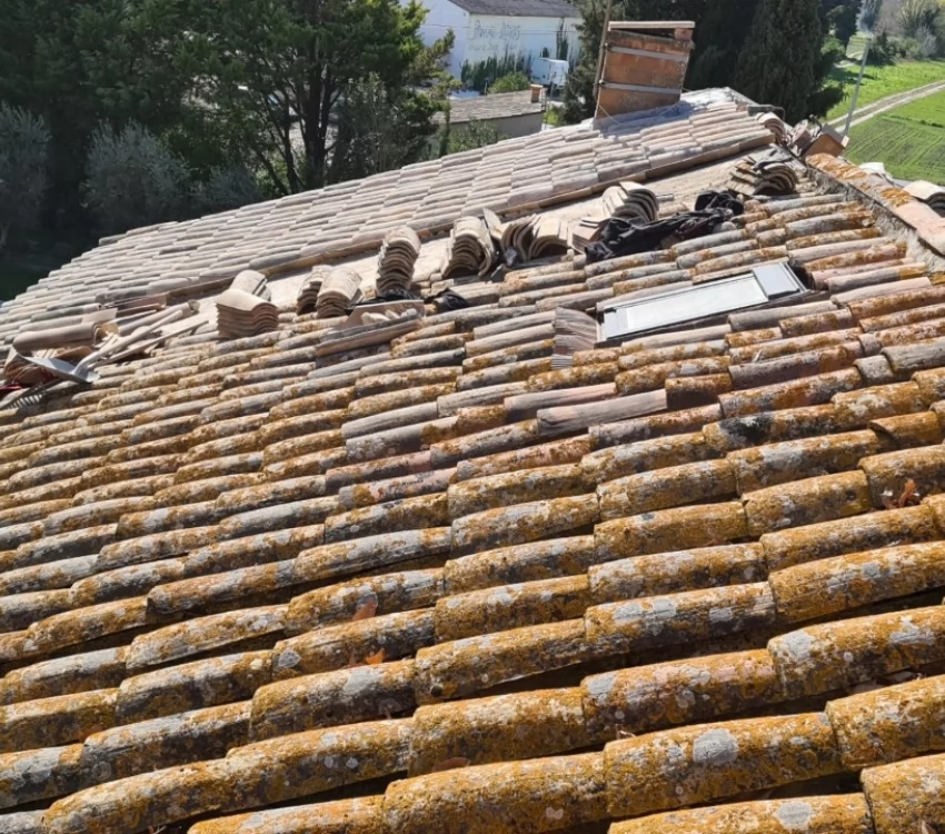 Restauration de toit ancien à Carpentras près d'Avignon (84)