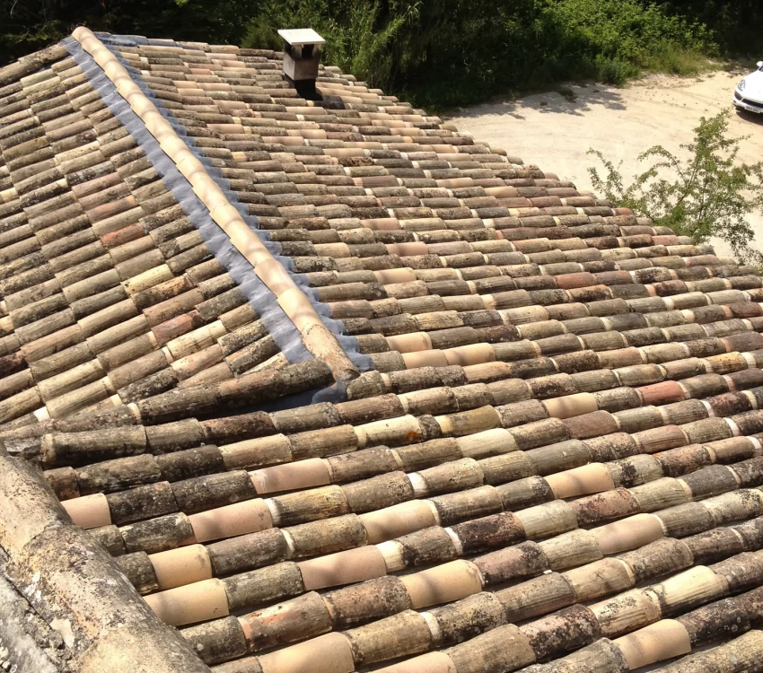 entretien d'une toiture dans la région de Gordes luberon