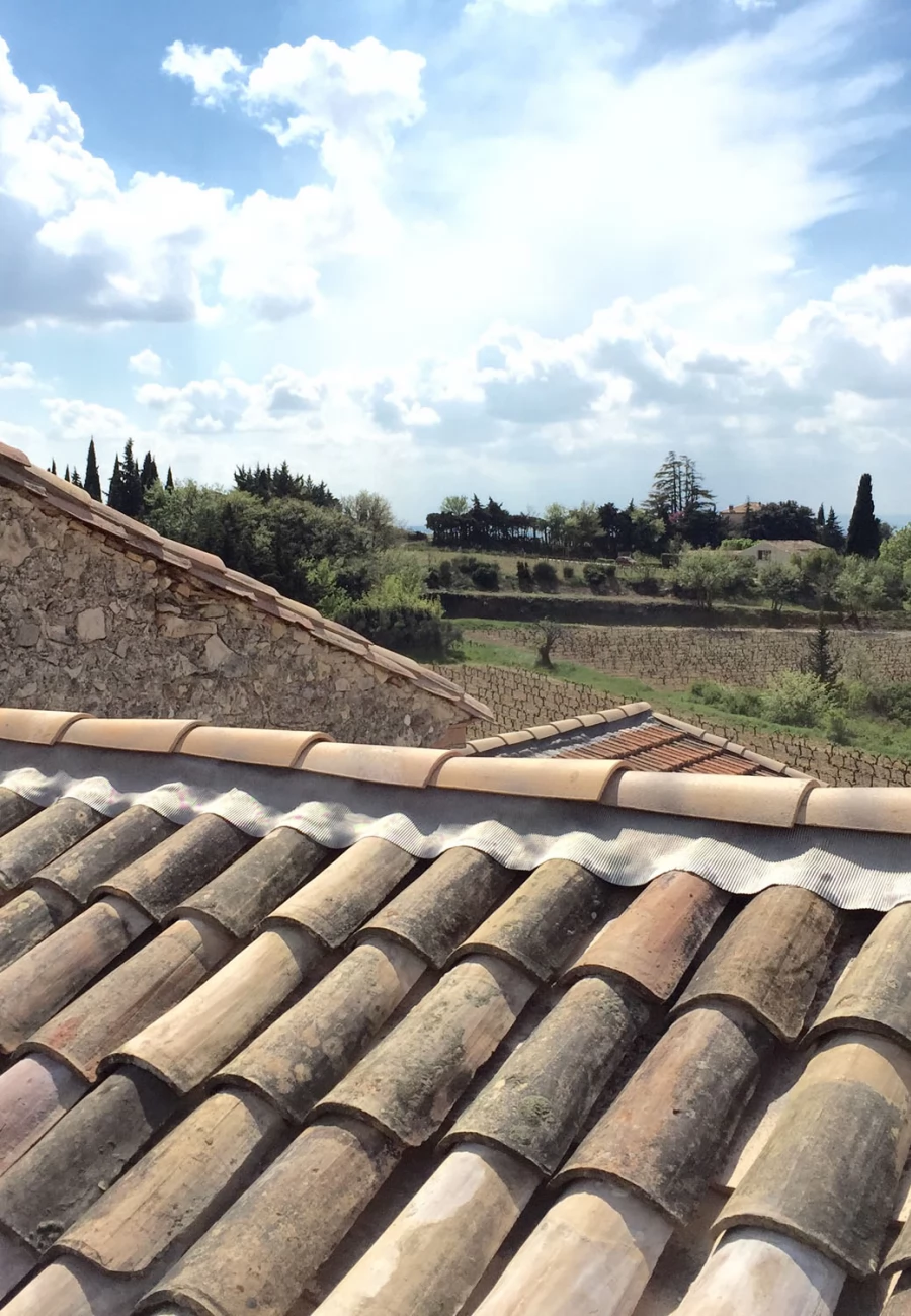 Rénovation toiture couverture à Avignon : tuiles plates et canal