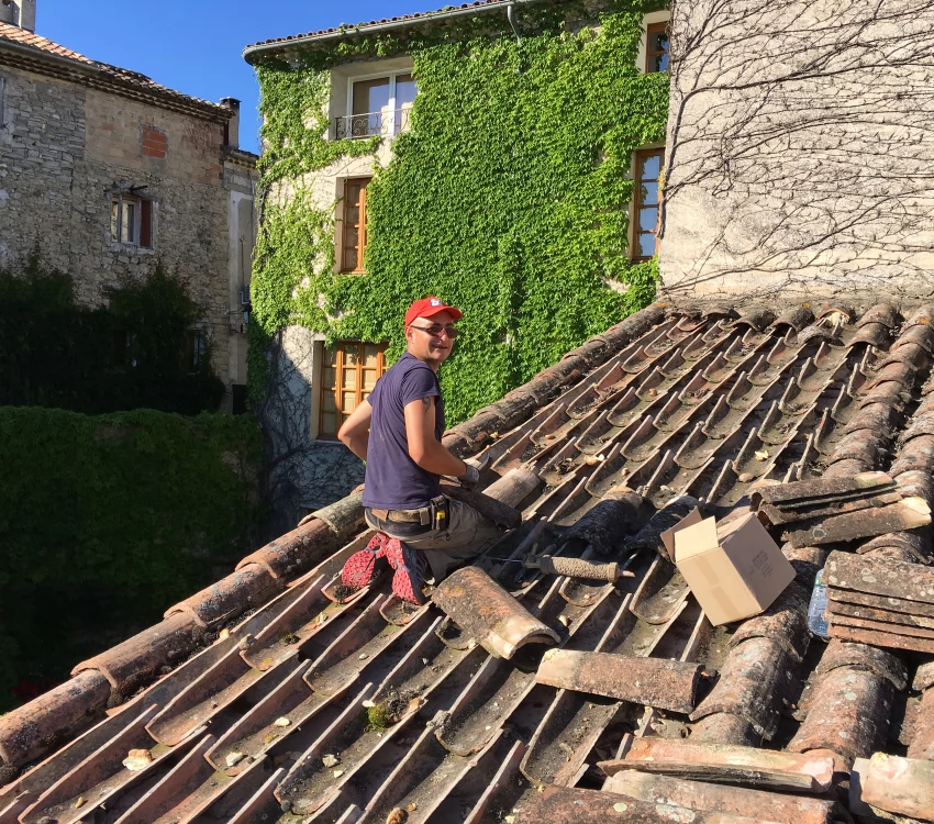 entreprise de couverture cavaillon chantier remaniement toit ancien