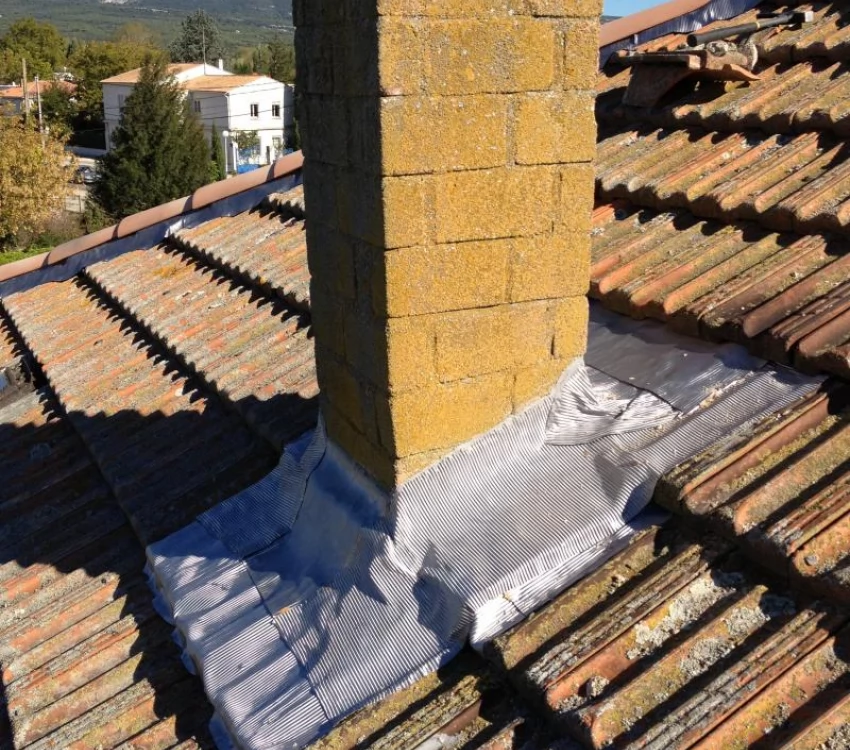 Rénovation de cheminée de toit au niveau de l'isolation pour villa a l Isle sur la Sorgue