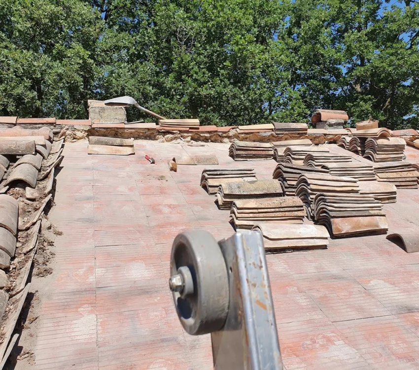Rénovation de toiture tuiles anciennes à Carpentras - Art Toiture