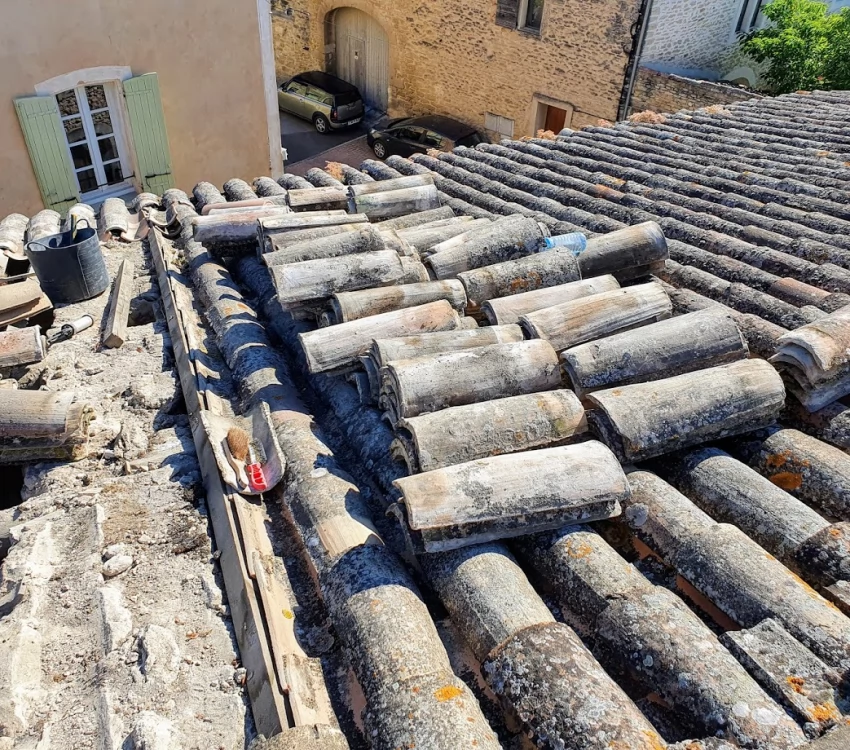 Réfection de toiture ancienne près de Carpentras et Fontaine de Vaucluse