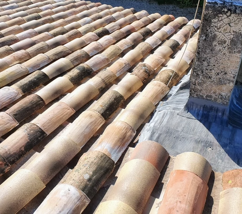 Rénovation de toiture tuiles anciennes à Carpentras - Art Toiture