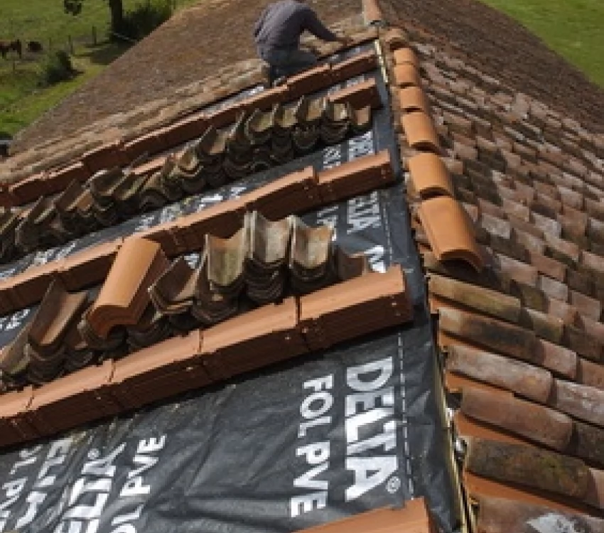 artisan couvreur Avignon changement de toiture sur un mas provençal