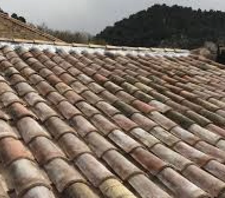 rénovation de toiture sur une charpente ancienne dans la région de Carpentras